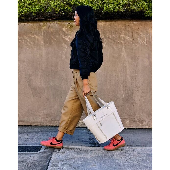 Carryout™ Soft Cooler Tote 10 L - Image 11